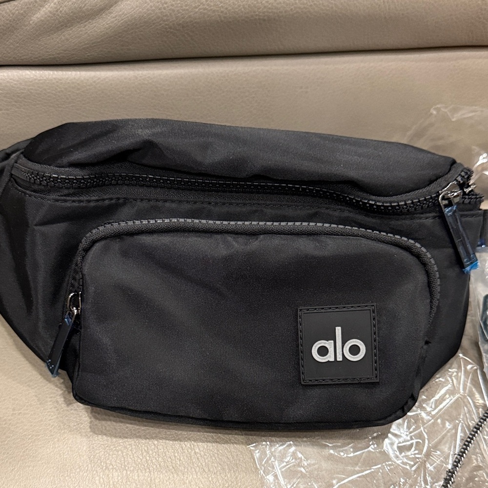 ALO Yoga Men's Black Belt Bag
